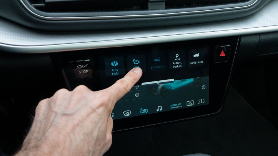 Touchbedieunug im Togg T10X