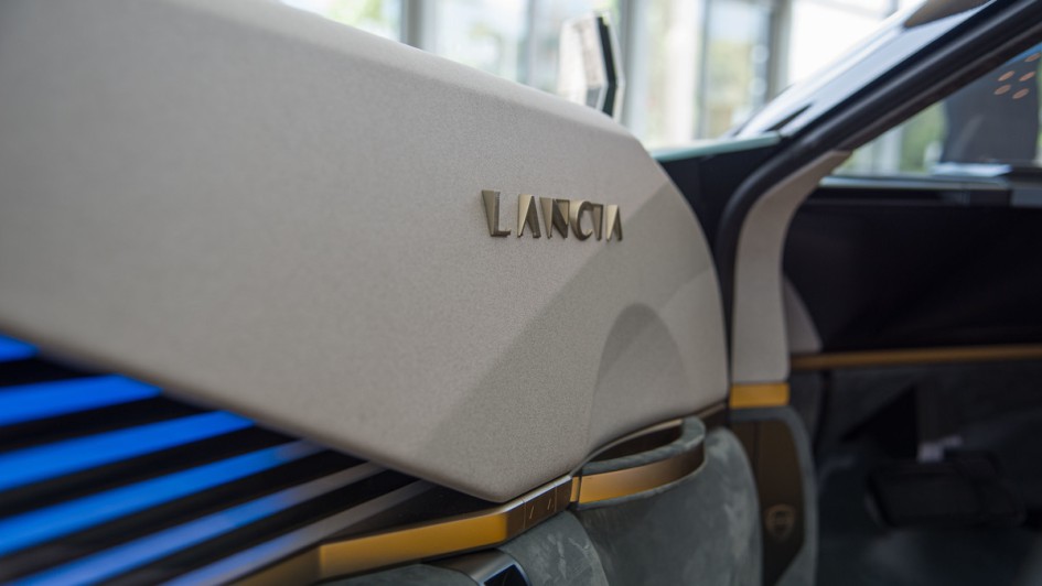 Lancia Pu+Ra HPE Türverkleidung, Innenaufnahme mit geöffneter Fahrertuer