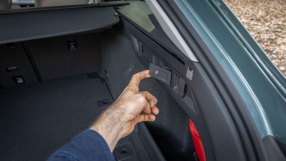 Umklappmechanismus der Rückbank im VW Passat 2024