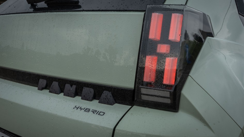 Detailfoto von der rechten Rückleuchte des Fiat Grande Panda