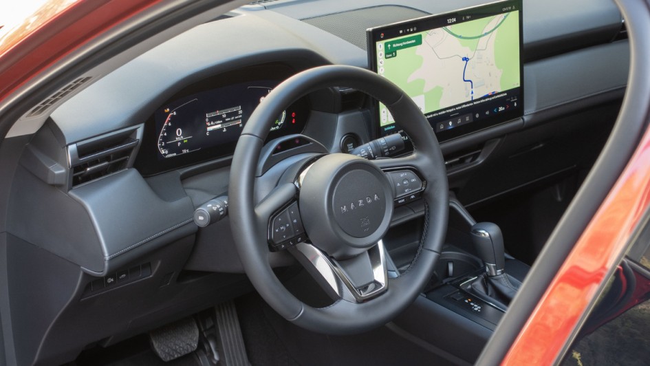 Cockpitfoto des neuen Mazda CX-5 mit Lederausstattung