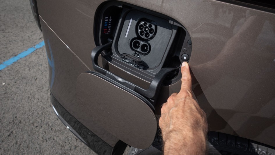 Ladeanschluss im Mercedes VLE 300 electric