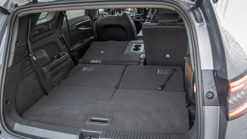 Kofferraumfoto des Renault Espace bei geöffneter Heckklappe