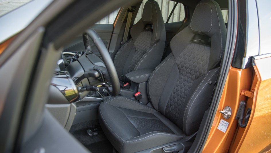 Skoda Fabia 1.5 TSI DSG in bronze Sportsitze schwarz 