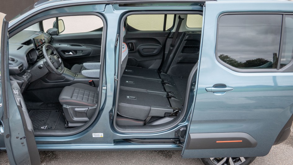 Geöffnete Fahrer- und Schiebetür im Citroen Berlingo HDi130 Max XTR