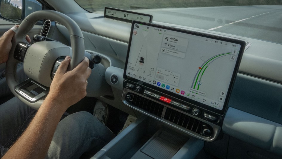 Aufnahme innen aufs lenkrad während der fahrt