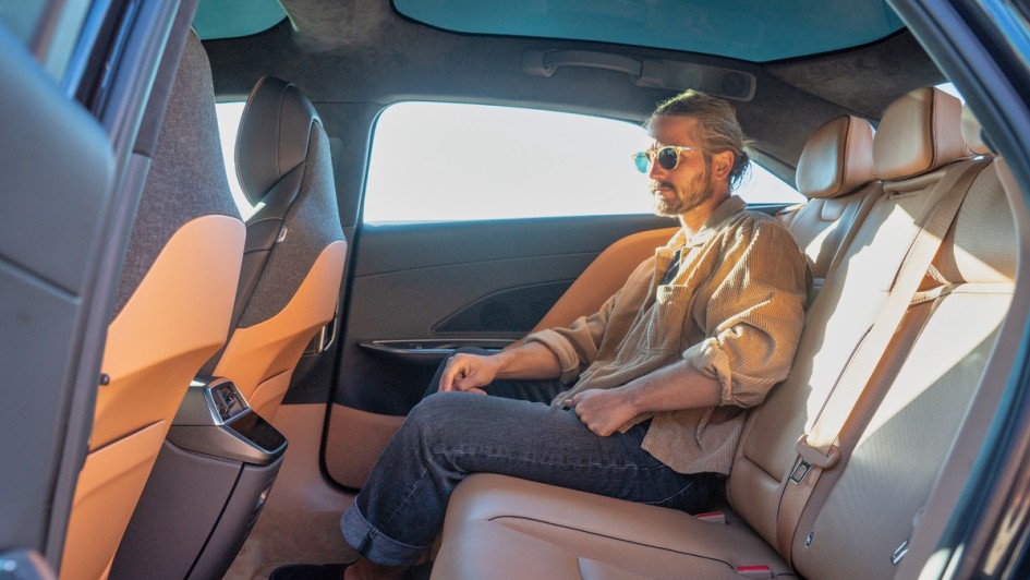 Lucid Air Touring Rückbank mit Insassen