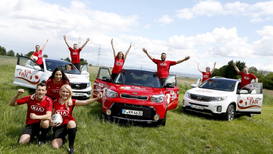 Markenfaszination durch Sportsponsoring – Auch 2014 startete eine Kia-Fan-Tour mit den erfolgreichen koreanischen SUV-Typen.