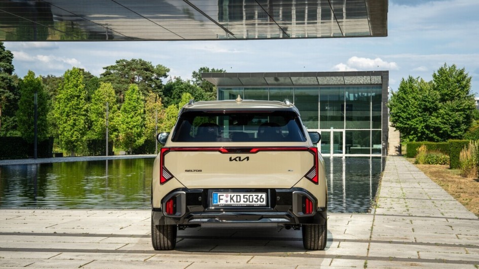 Zwei Hybridversionen mit 110 kW/154 PS und 131 kW/178 Allrad-PS folgen Ende des Jahres