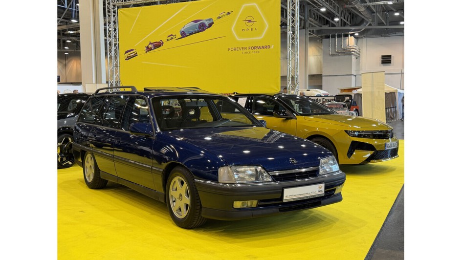 Geburtstagsparty für einen Oldtimer – Auf Messen wie der Retro Classics Essen feiert Opel das Jubiläum seines Stars von 1986. Im Bild der Omega Caravan, damals der Lademeister unter den deutschen Kombis.