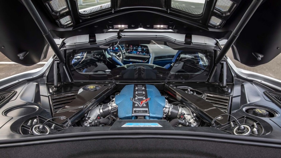 Der V8 bleibt erhalten, bekommt aber elektrische Unterstützung.