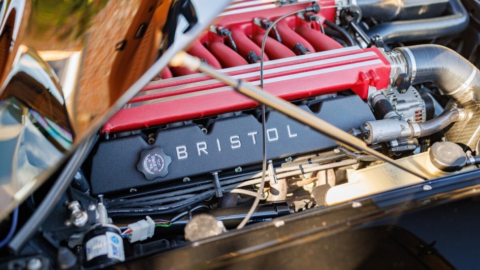 Dank V10 bietet der Bristol Fighter Fahrleistungen auf Supercar-Niveau.