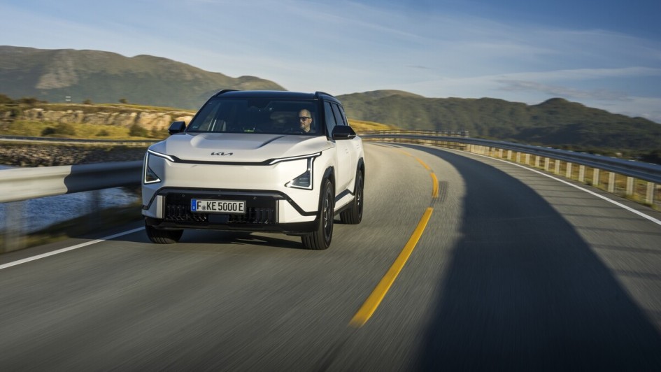 kia-ev5-gt-snow_white_pearl-dynamic-high_res-9000x6000-019.jpg