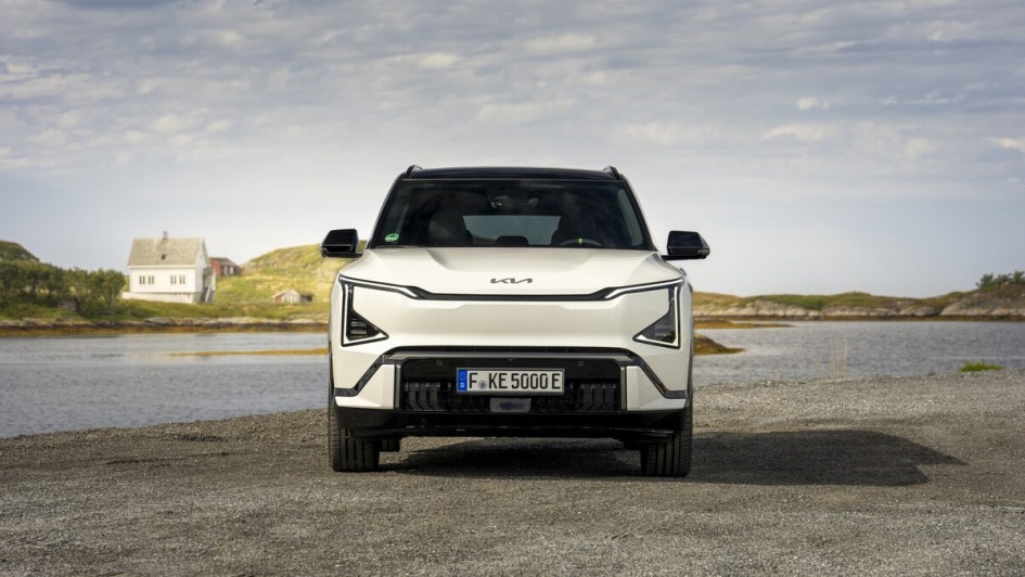 kia-ev5-gt-snow_white_pearl-static-high_res-9000x6000-024.jpg
