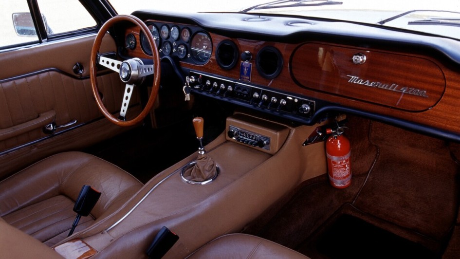 Loungekomfort auf italienische Art – Der schnelle Maserati Mexico setzte einen Gegenentwurf zu kargen, konventionellen GT-Cockpits