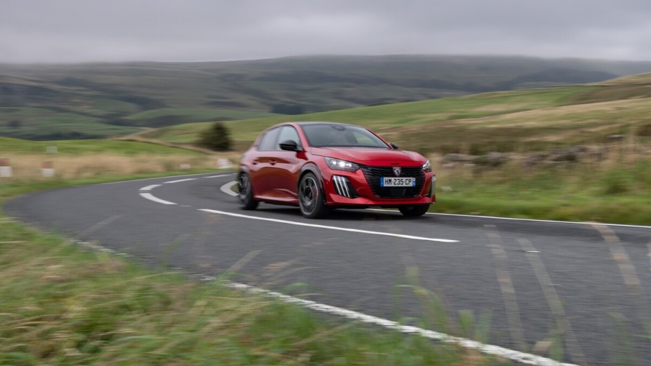 Der französische Hot Hatch setzt die Leistung sehr sauber in Vortrieb um.