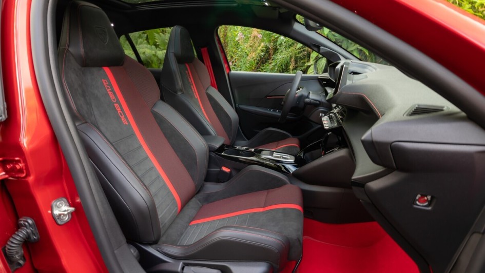 Und im Alltag? Da bleibt der GTi der bekannte Kleinwagen mit fünf Türen.