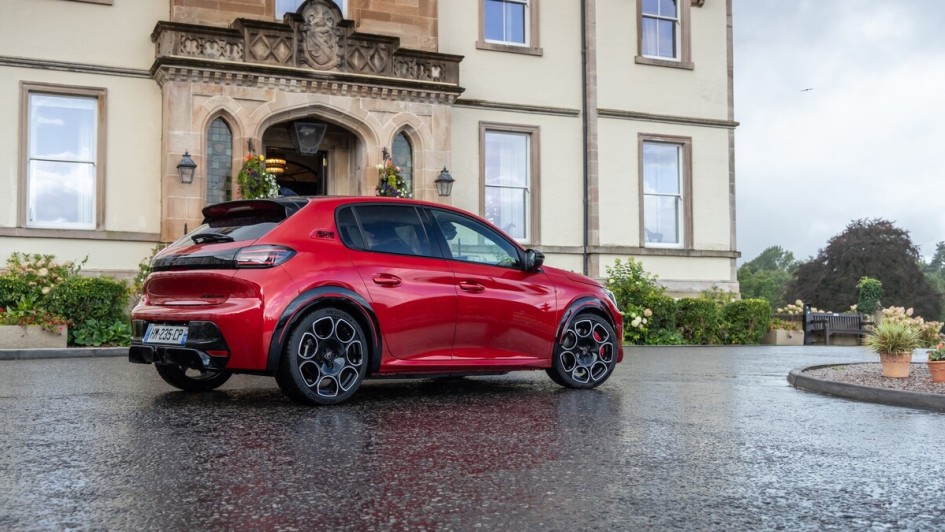 Der Peugeot e-208 GTi ist ab rund 45.000 Euro zu haben.