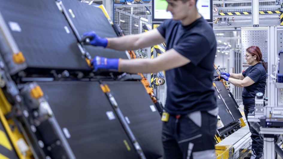Mit der Batteriemontage in Ungarn füllt Mercedes-Benz seine „Local for Local“-Strategie mit Leben