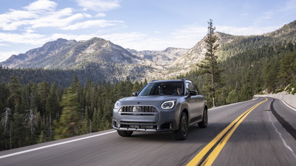 Beschränkt ist die Untamed Edition übrigens nicht auf eine Motorisierung. Es gibt sie gegen Aufpreis von 4.700 Euro sowohl für Benziner und Diesel als auch für den reinen Elektroantrieb.