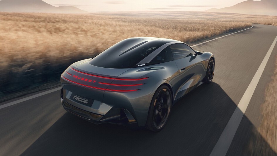 Lediglich das ikonische Bubble Roof schlägt noch eine Designbrücke zum ehemaligen Verbrenner-RCZ