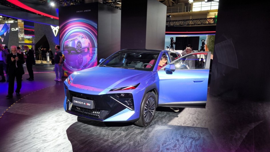 Als günstigstes Hybrid-Einstiegsmodell wird der Omoda 4 – die Preise stehen noch nicht fest – vermutlich rund 25.000 Euro kosten.