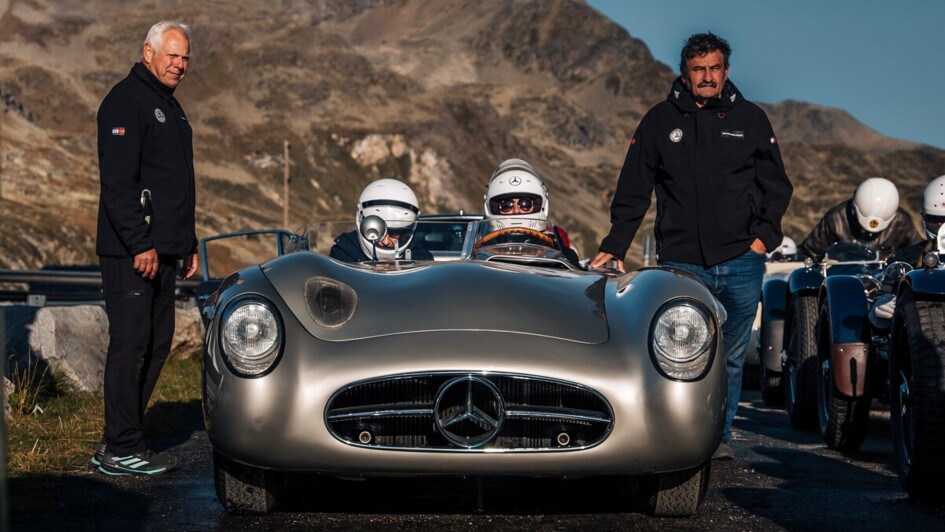 Die Preziosen aus der Classic-Sammlung von Mercedes werden während der drei Tage am Berninapass stets von Technikern umsorgt