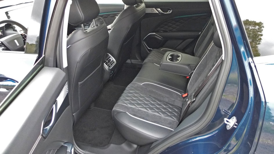 Rücksitzbank im Wey 03