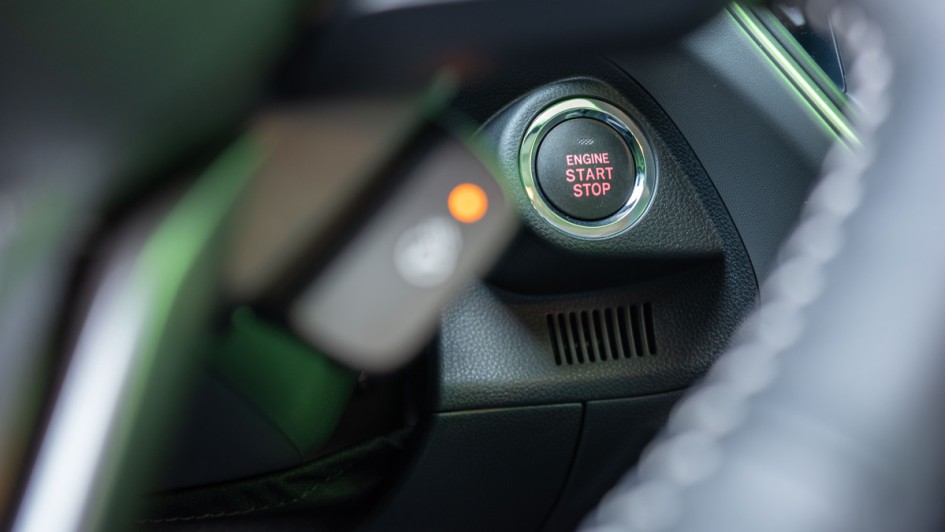 Startknopf zum Anlassen des Motors im Subaru Crosstrek aufgenommen