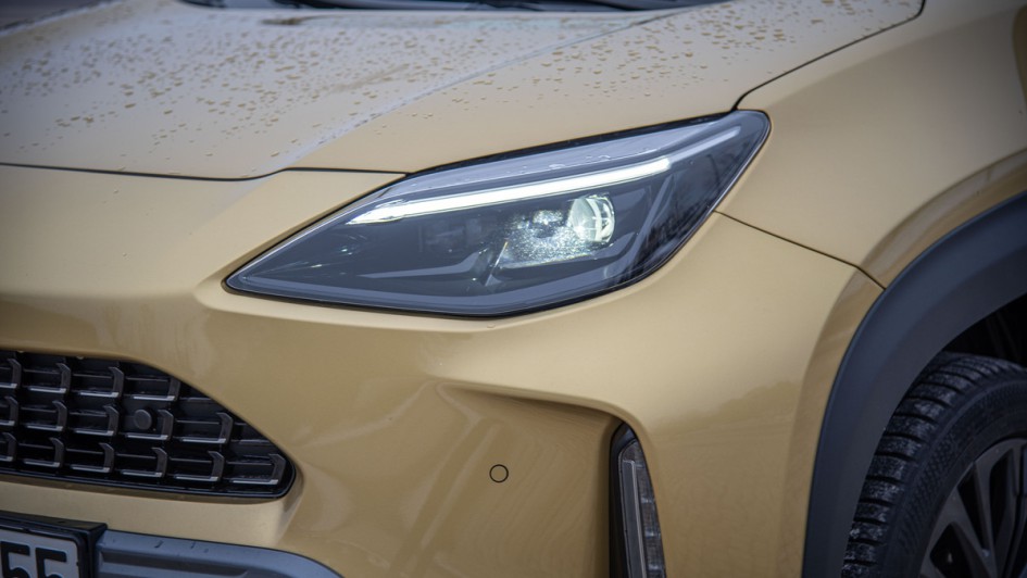 Toyota Yaris Cross Hybrid AWD Mangabronze