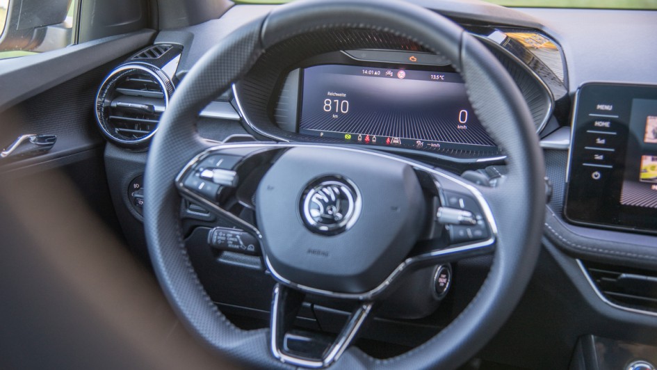 Skoda Fabia 2023 Kombiinstrument und Leder-Lenkrad