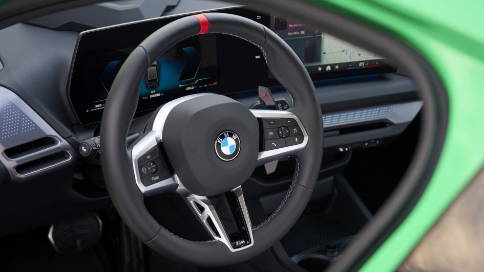 Detailfoto vom Lenkrad des BMW M135 xDrive 