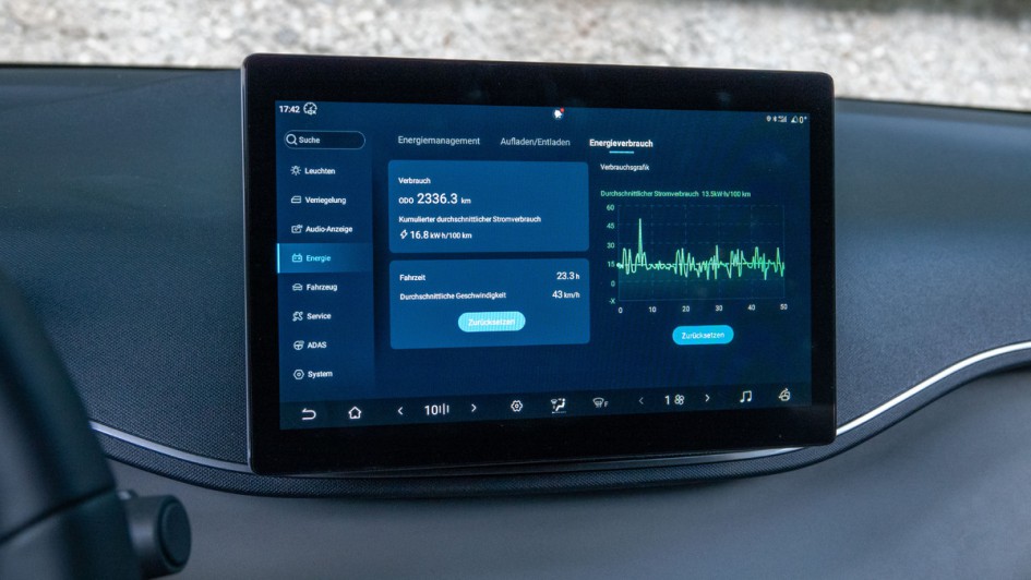 Touchdisplay im Querformat im Dolphin Surf fotografiert