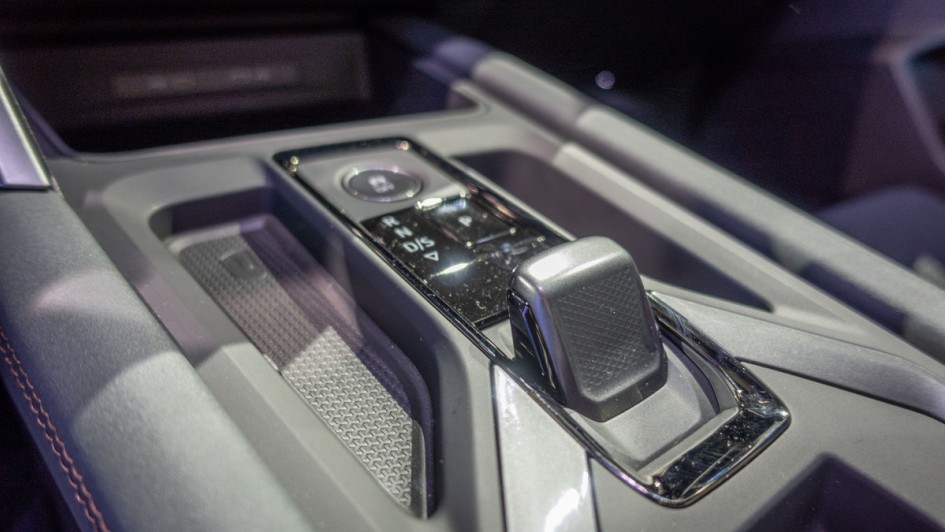 Mittelkonsole Cupra Leon und Cupra Formentor statische Präsentation in Madrid im April 2024