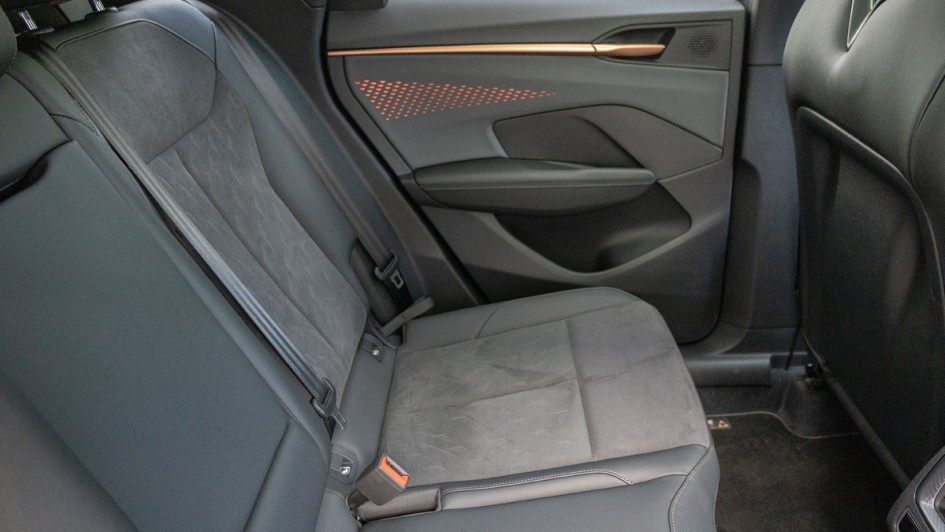 Rückbank des Cupra Terramar mit Alcantara