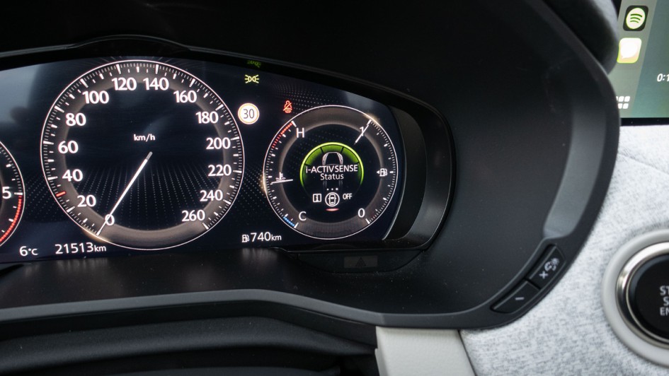 Mazda CX-60 D 254 AWD Detail rechts im Digitaltacho