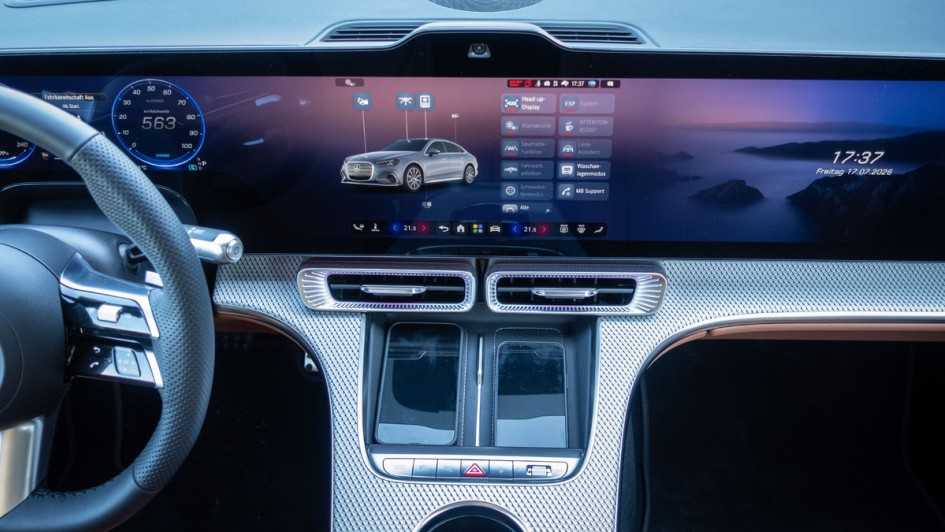 Detail des mittleren Hyperscreen-Bereichs in der neuen Mercedes C-Klasse elektrisch