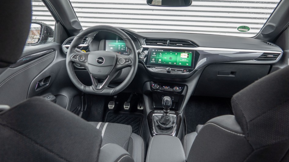 Cockpitfoto Gesamtaufnahme vom Opel Corsa 2024