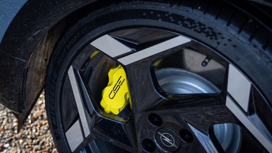 Vierkolben-Festsattelbremse vorn am Opel Mokka GSE