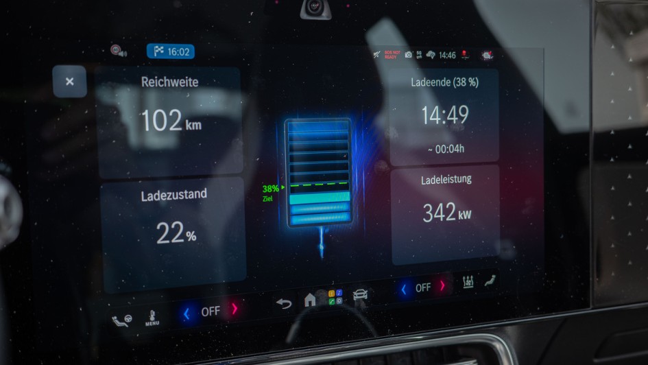 Anzeige der Ladeperformance des Mercedes CLA 350 4Matic