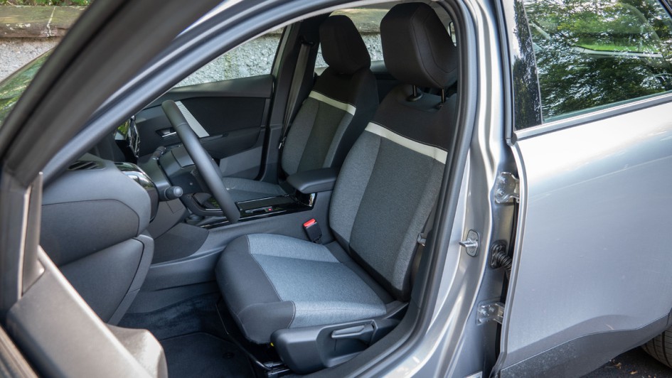 Citroen C4 You (2024) Vordersitze abfotografiert