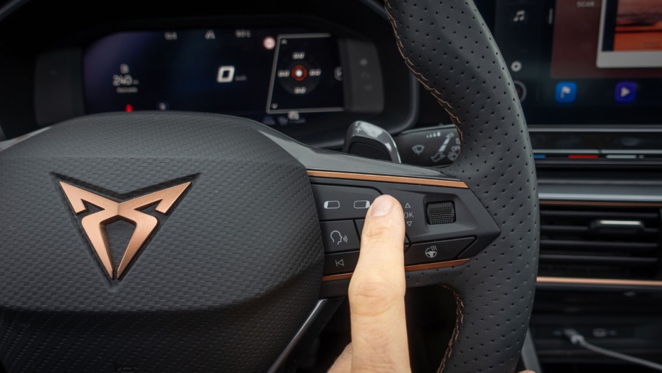 Cupra Leon Sportstourer Lenkrad-Tasten im Detail