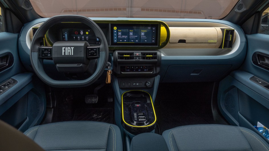 Cockpit des Fiat Grande Panda 2025