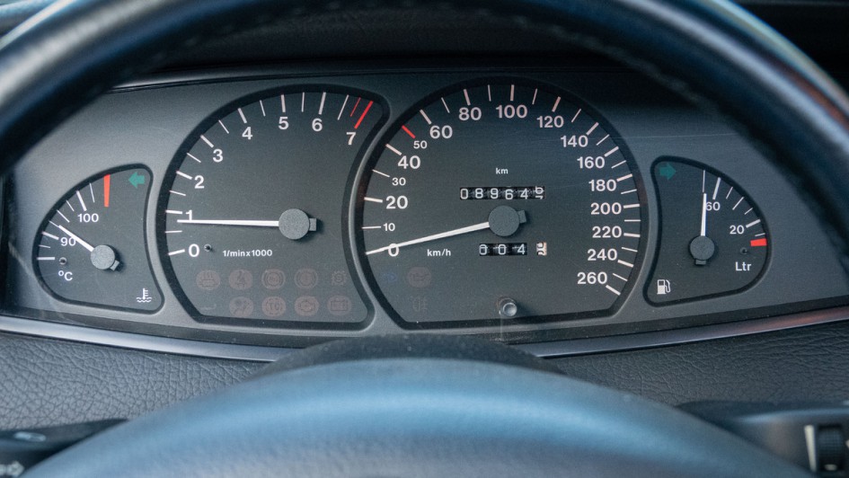 Analogtacho des Opel Omega MV6