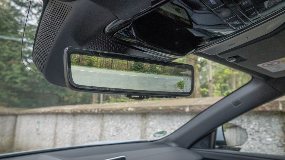 Monitor in der Türverkleidung des Audi A6 e-tron anstelle des klassischen Rückspiegels