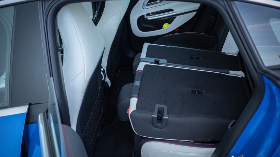 umgeklappter Rücksitz im Mercedes CLA