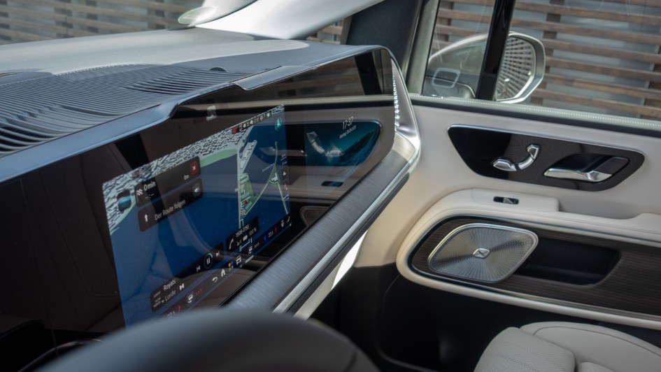 Beifahrerdisplay des Superscreens im Mercedes VLE 300
