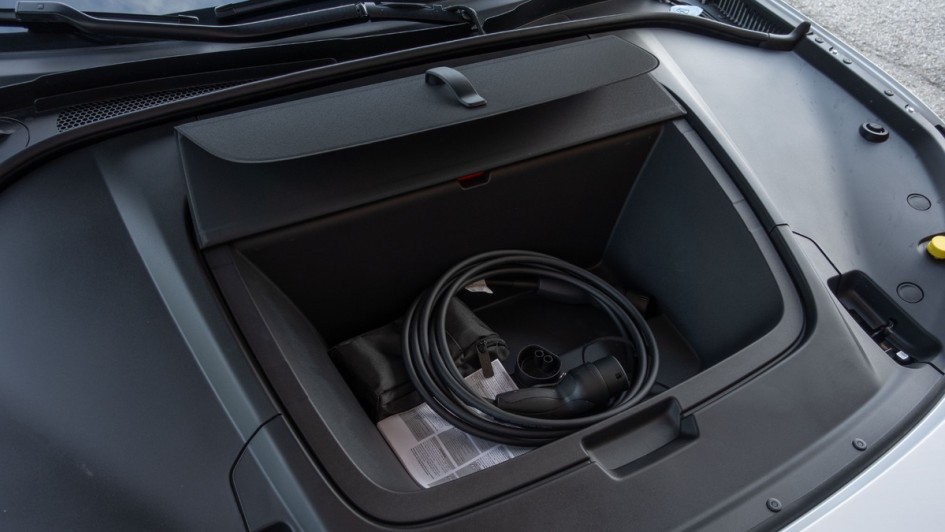 Foto des vorderen Kofferraums im Polestar 3, auch Frunk genannt