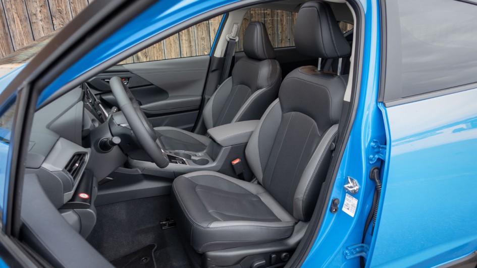 Vordersitze im Subaru Crosstrek 2024 in schwarzem Leder