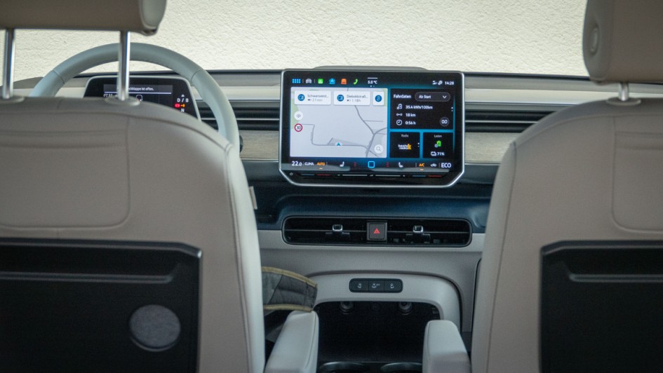 Das Infotainmentsystem im VW ID.Buzz Pro langer Radstand ist auf dem neusten Stand (MIB4).